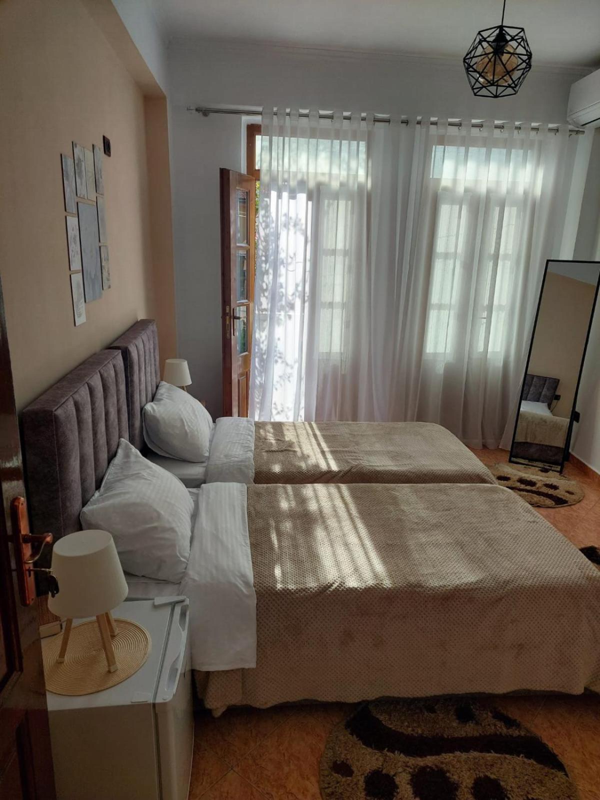 فلورا Godard Apartments المظهر الخارجي الصورة