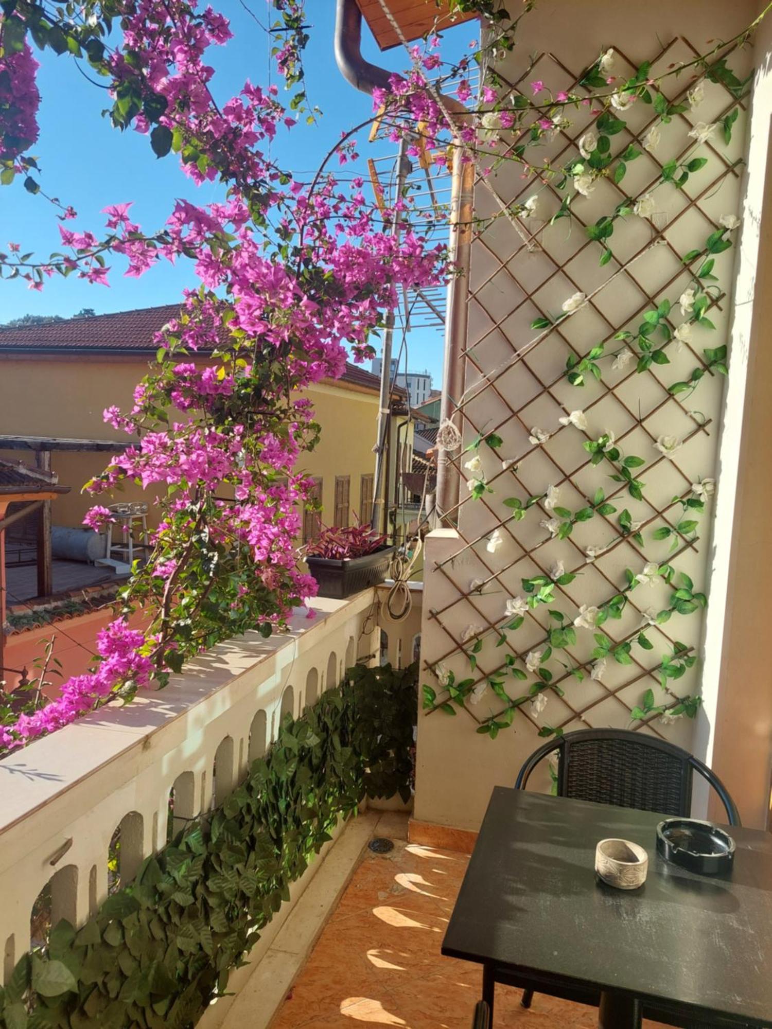 فلورا Godard Apartments المظهر الخارجي الصورة